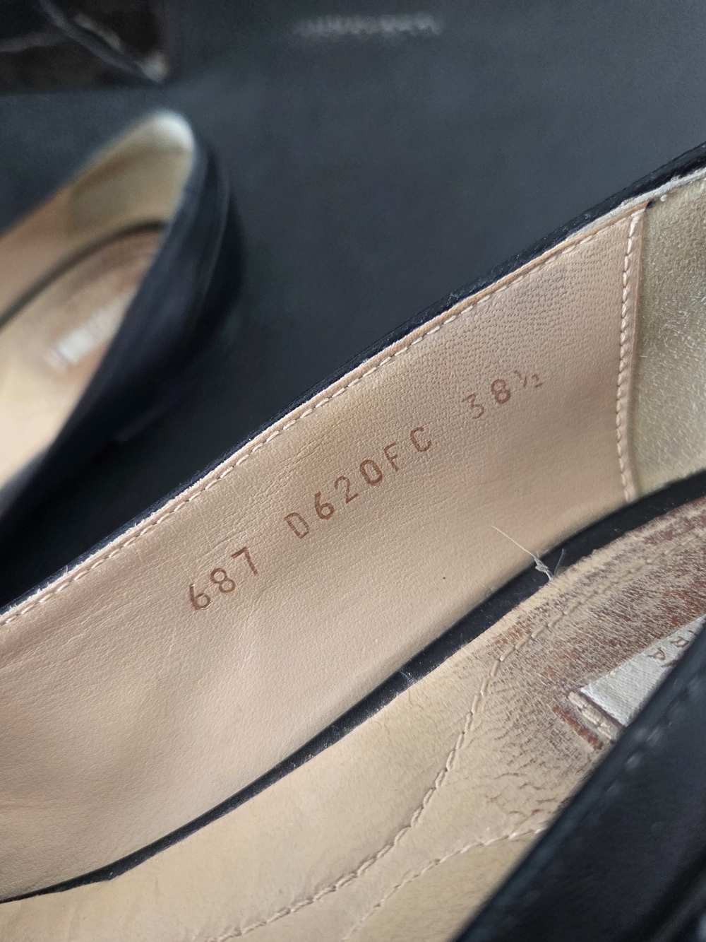 Geox Women's Pointed-Toe Black Leather Flats - Well Loved - Picture 4 of 5